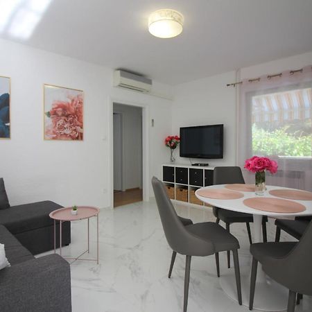 Modern Apartment Sabina With Nice Garden 波雷奇 外观 照片