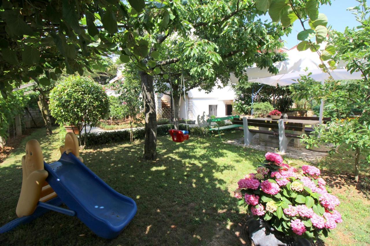 Modern Apartment Sabina With Nice Garden 波雷奇 外观 照片