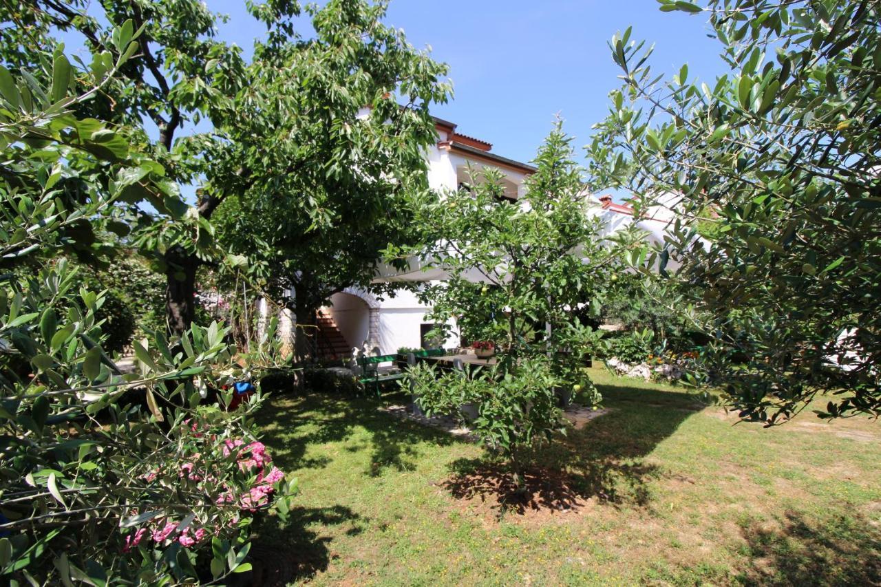 Modern Apartment Sabina With Nice Garden 波雷奇 外观 照片